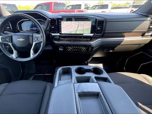 Used 2023 Chevrolet Silverado 1500 LT AWD/4WD image 9