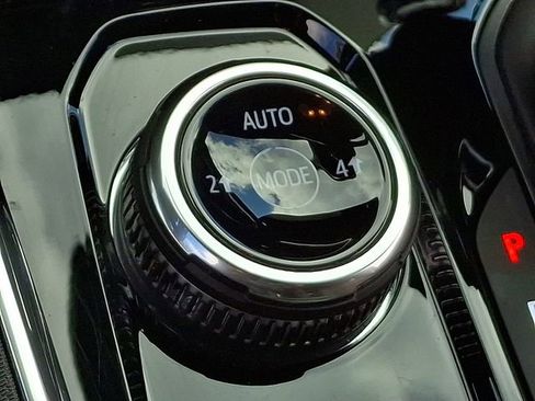 Used 2025 GMC Canyon Elevation image 28