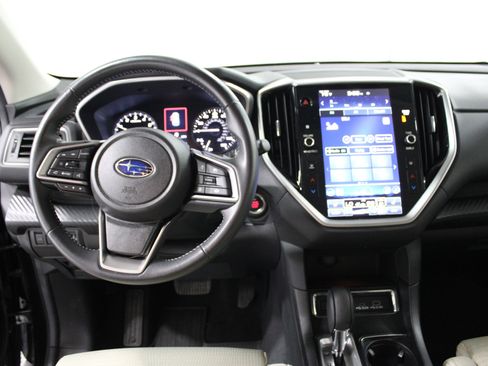 Used 2023 Subaru Ascent Premium w/ Convenience Package image 2