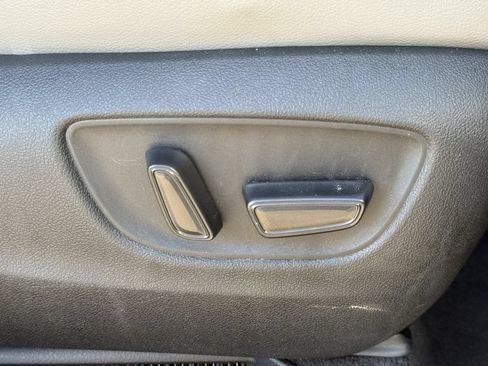 Used 2025 Toyota Sienna XLE FWD image 31