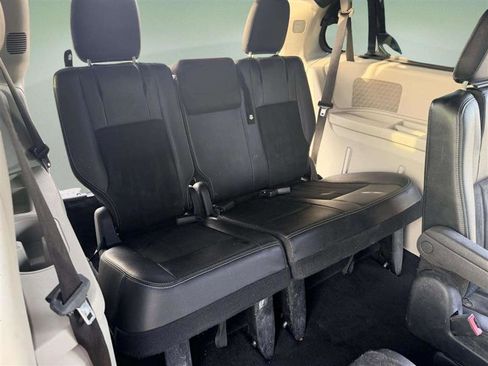 Used 2019 Dodge Grand Caravan SXT image 24