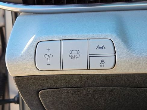 Used 2023 Hyundai Elantra Limited image 35