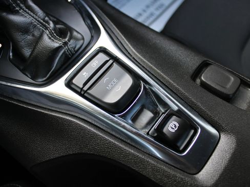 Used 2022 Chevrolet Camaro LT RWD image 17