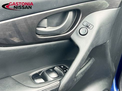 Used 2020 Nissan Rogue S image 22