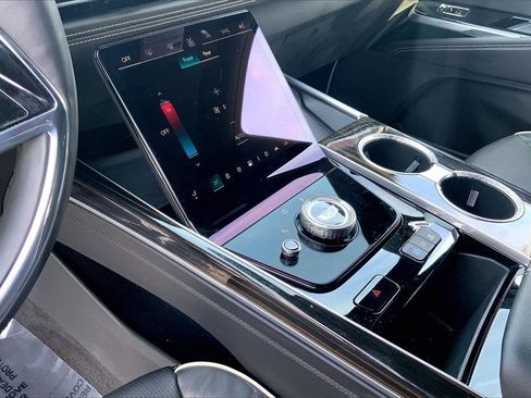 Used 2025 Cadillac Escalade Premium Luxury image 16