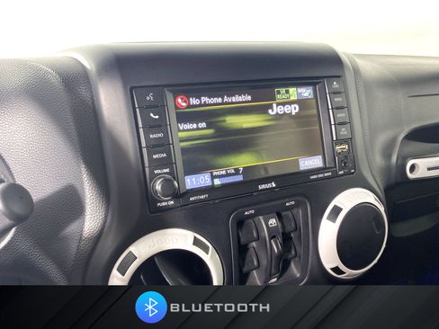 Used 2014 Jeep Wrangler Unlimited Sahara AWD/4WD image 3