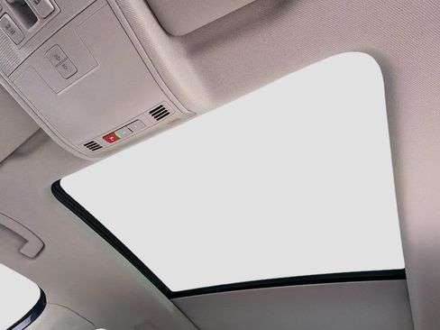 Used 2023 Volkswagen Tiguan SE w/ Panoramic Sunroof Package FWD image 24