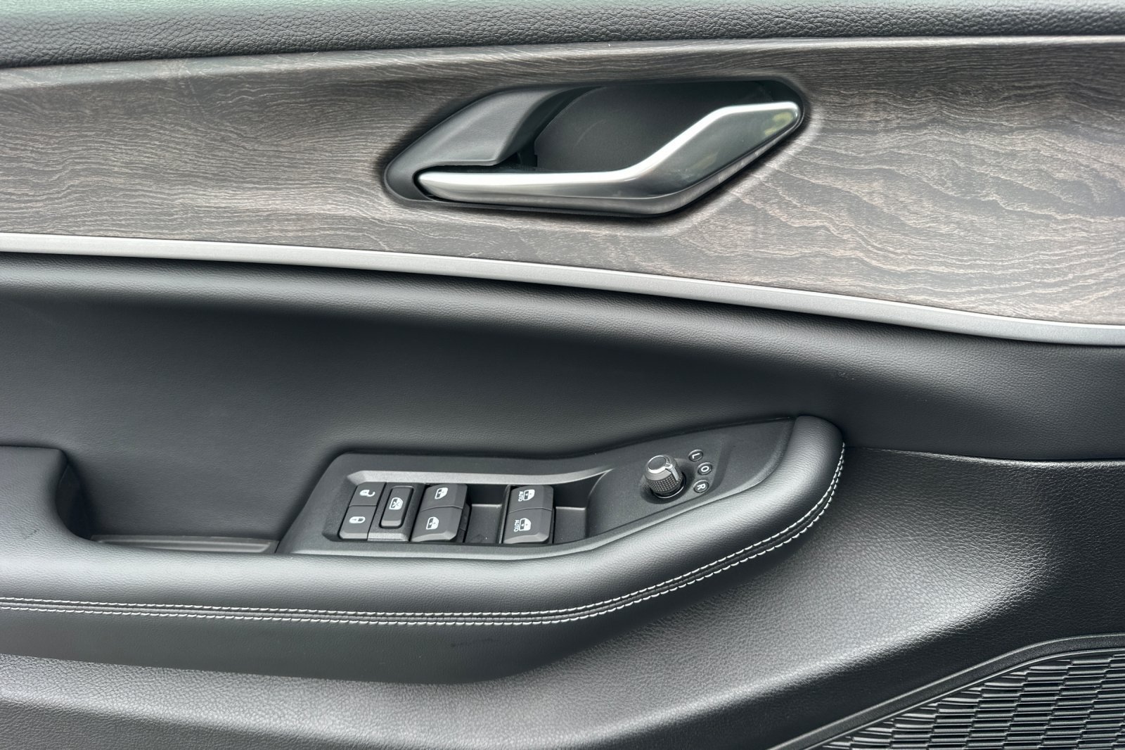 New 2026 Jeep Grand Cherokee Altitude AWD/4WD image 11