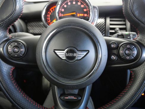 Used 2018 MINI Cooper S image 25