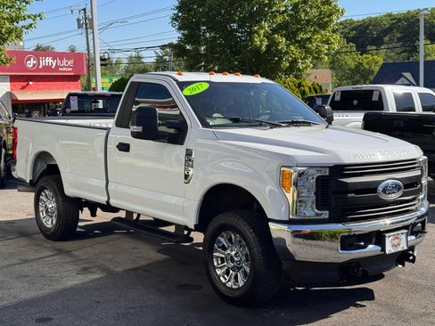 Used 2017 Ford F250 XL w/ Power Equipment Group AWD/4WD image 4