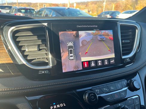 Used 2021 Chrysler Pacifica Pinnacle image 24