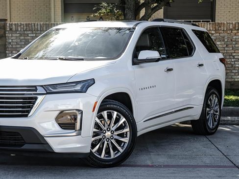 Used 2023 Chevrolet Traverse Premier image 13