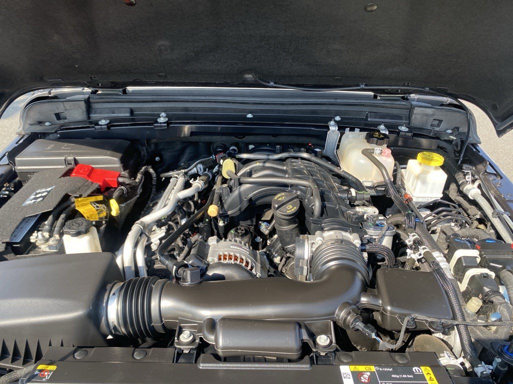 Used 2023 Jeep Gladiator Sport AWD/4WD image 2