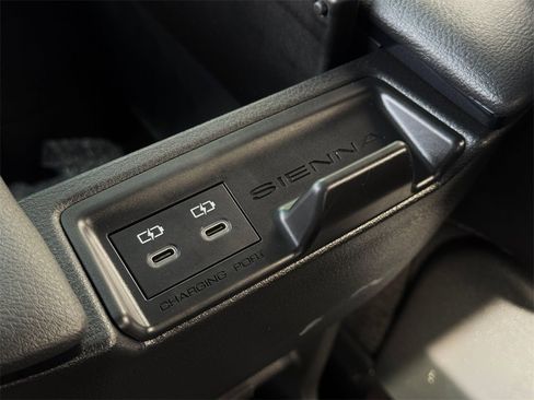 Certified 2025 Toyota Sienna Limited image 43