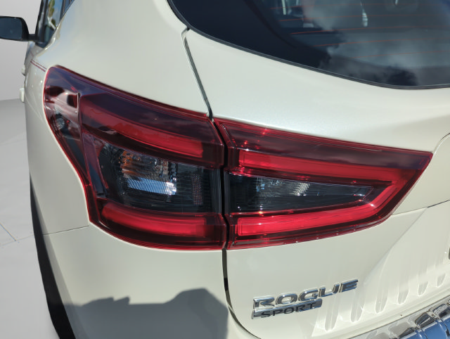 Certified 2022 Nissan Rogue Sport SV w/ Technology Package AWD/4WD image 18