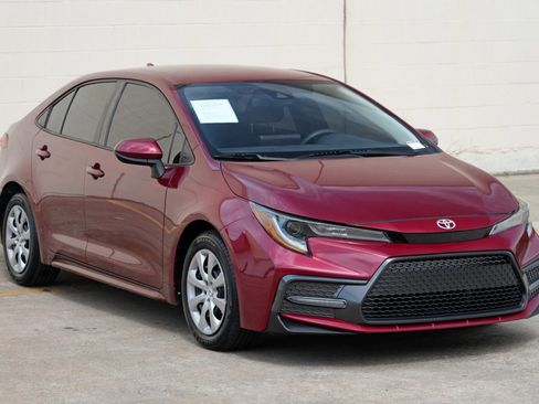 Used 2022 Toyota Corolla LE FWD image 47