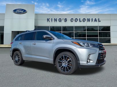 Used 2017 Toyota Highlander SE
