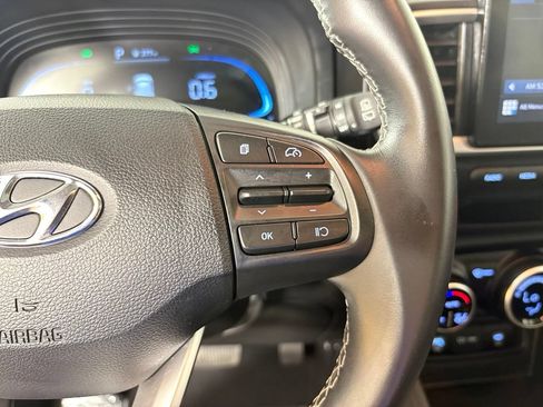 Used 2025 Hyundai Venue SEL FWD image 23