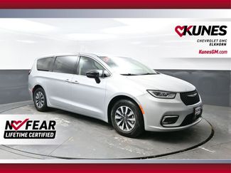 Used 2024 Chrysler Pacifica Select video 1