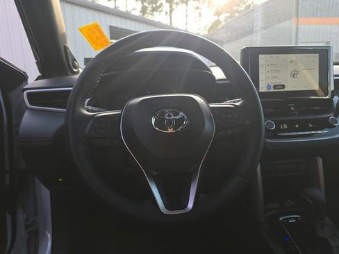 Used 2025 Toyota Corolla Cross AWD Hybrid w/ Moonroof Package image 9