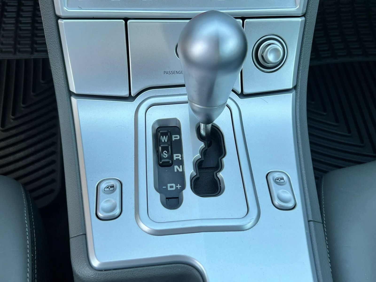 Used 2007 Chrysler Crossfire Limited RWD image 11