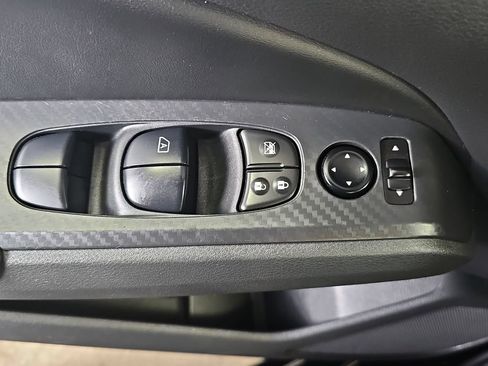 Used 2025 Nissan Altima 2.5 SV FWD image 25