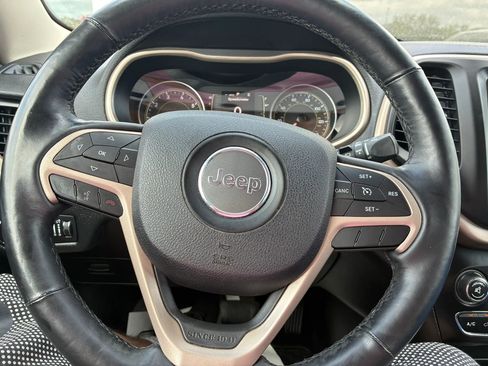 Used 2014 Jeep Cherokee Latitude w/ Cold Weather Group FWD image 9