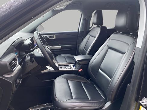 Used 2023 Ford Explorer XLT w/ Equipment Group 202A image 37