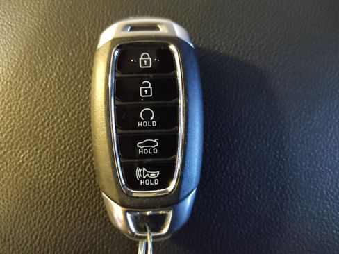 Used 2023 Hyundai Elantra Limited image 32