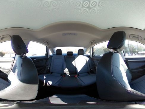 Used 2025 Volkswagen Jetta SE image 37