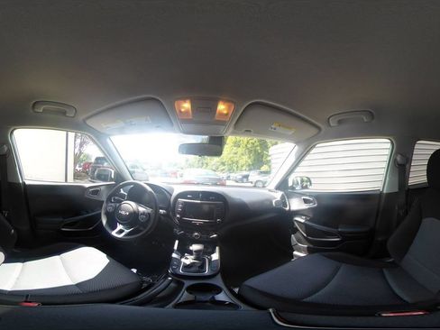 Used 2025 Kia Soul LX w/ LX Technology Package FWD image 37
