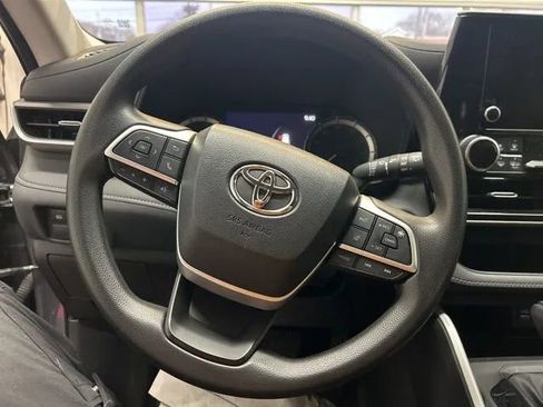 Used 2023 Toyota Highlander L AWD/4WD image 22