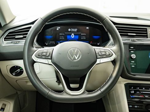 Used 2023 Volkswagen Tiguan SE w/ Panoramic Sunroof Package FWD image 41