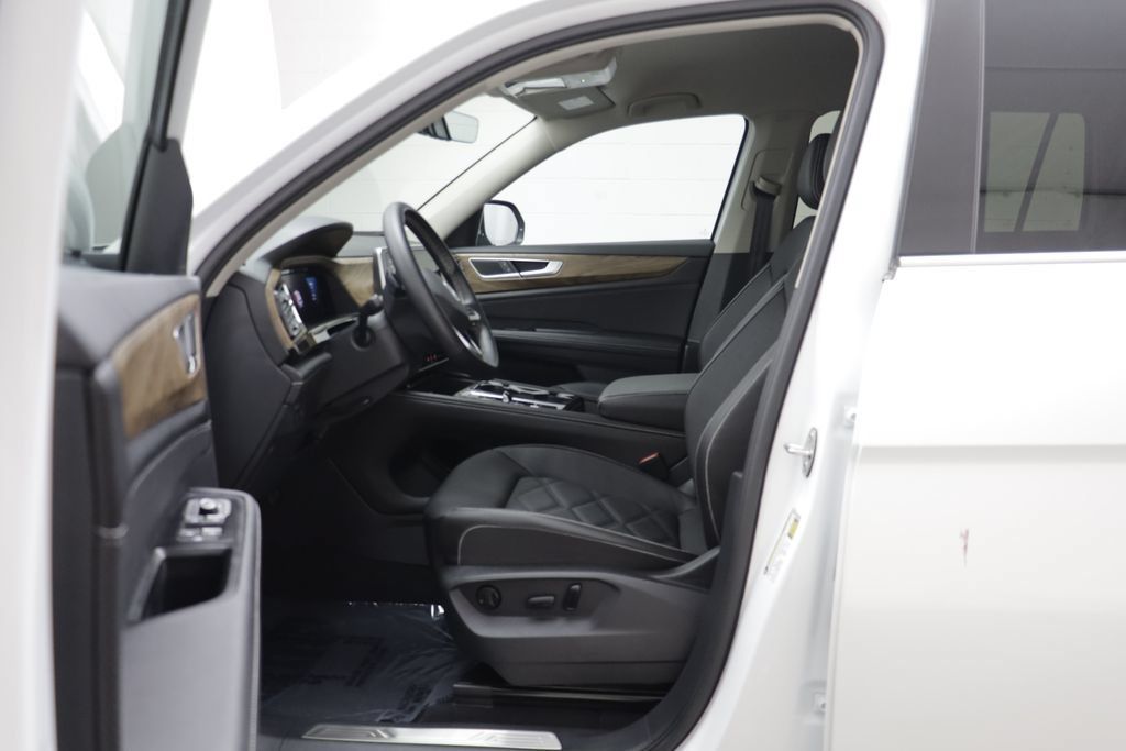Used 2026 Volkswagen Atlas SE w/ Black Wheel Package AWD/4WD image 5
