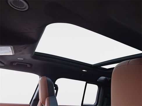 New 2026 Land Rover Defender 110 OCTA image 17