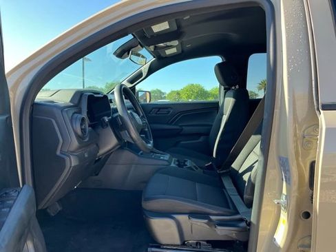 Used 2023 Chevrolet Colorado W/T image 12