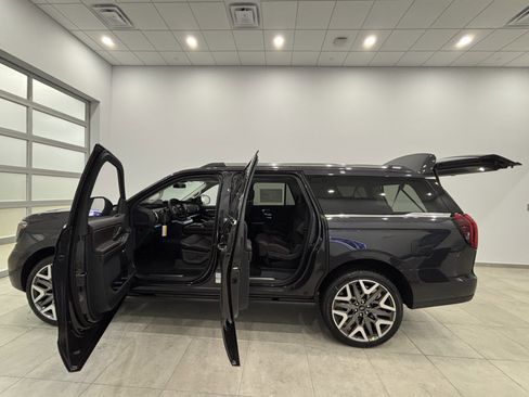 New 2026 Ford Expedition Max Platinum image 5