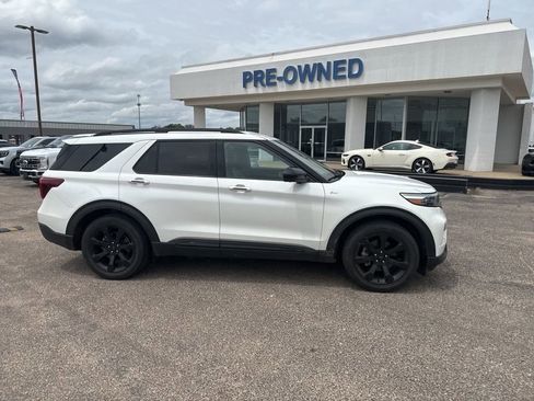 Used 2023 Ford Explorer ST-Line w/ Class IV Trailer Tow Package RWD image 14