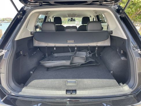 Used 2021 Volkswagen Tiguan SE AWD/4WD image 32