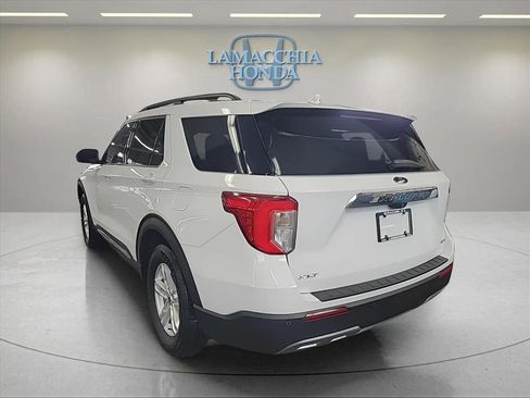 Used 2020 Ford Explorer XLT w/ Equipment Group 202A AWD/4WD image 3