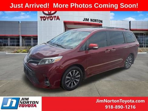 Used 2019 Toyota Sienna Limited FWD image 3