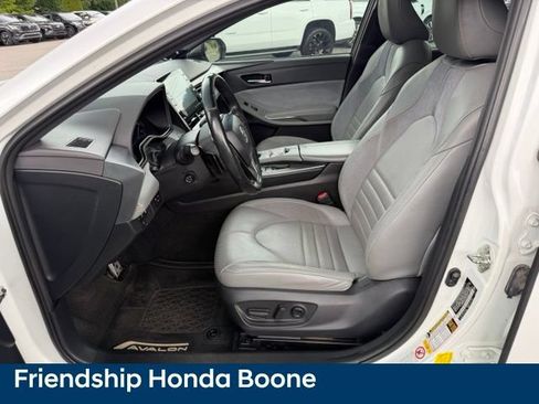 Used 2019 Toyota Avalon Touring w/ Advanced Safety Package FWD image 17