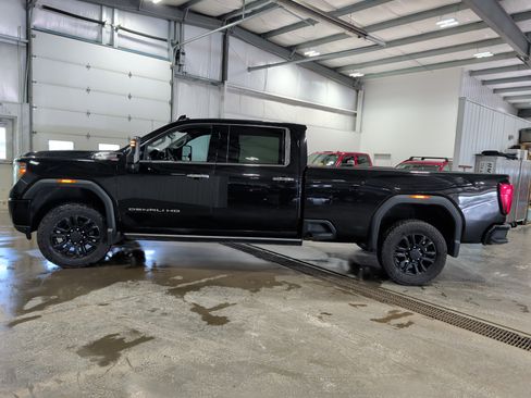 Used 2023 GMC Sierra 2500 Denali w/ Denali Black Diamond Edition AWD/4WD image 5