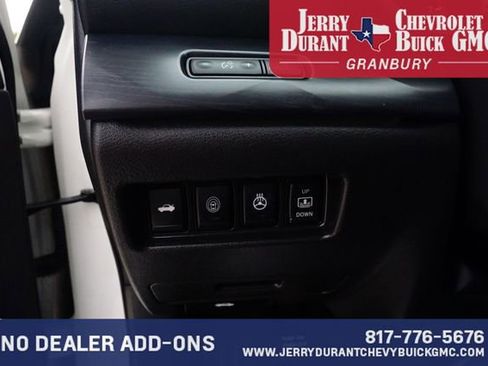 Used 2023 Nissan Maxima Platinum w/ Sport Mat Group FWD image 16