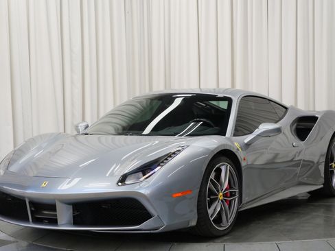 Used 2018 Ferrari 488 GTB image 5