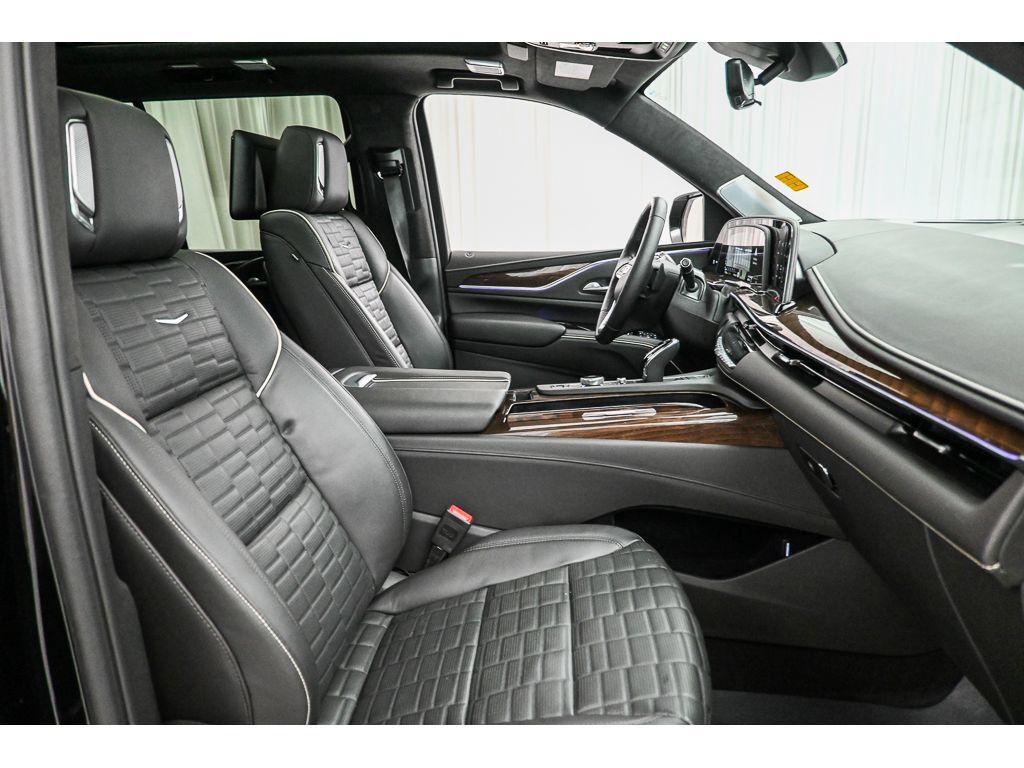 Certified 2024 Cadillac Escalade Sport Platinum w/ LPO, ONYX Package AWD/4WD image 18