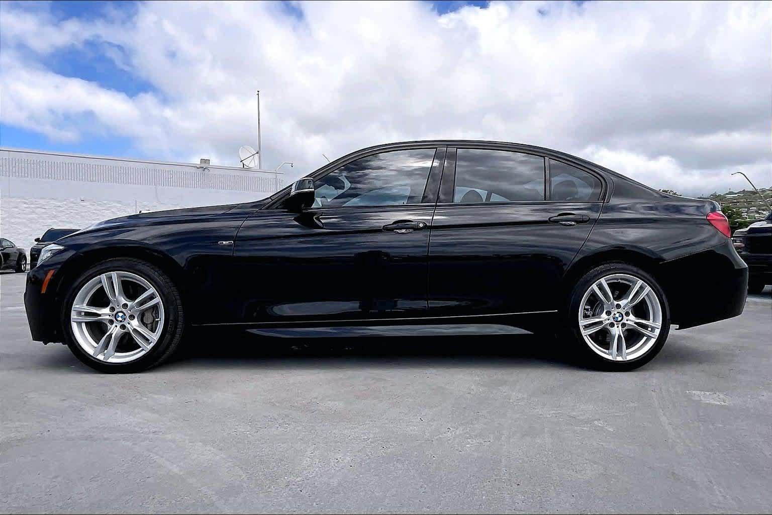 Used 2017 BMW 330i xDrive Sedan AWD/4WD image 3