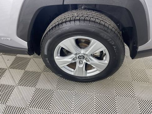 Used 2020 Toyota RAV4 LE AWD/4WD image 20