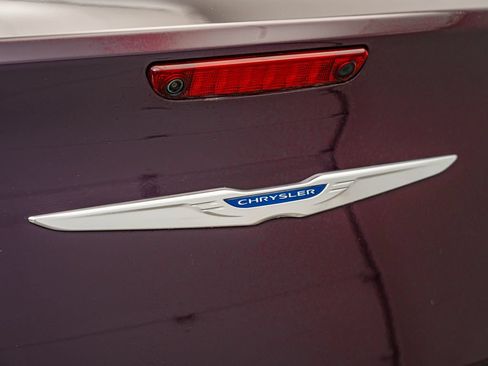 Used 2020 Chrysler 300 C w/ Sun, Sound & Nav Package RWD image 17