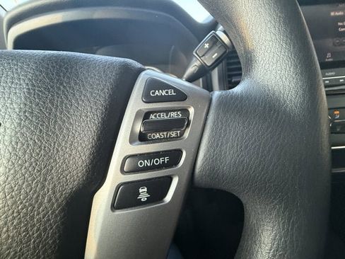 Used 2022 Nissan Titan SV image 23